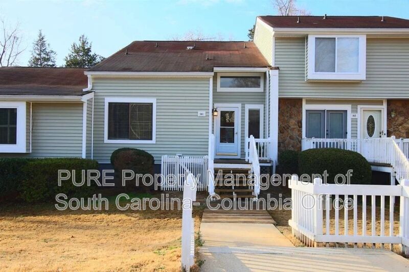 Columbia House: 141 Outrigger Ln