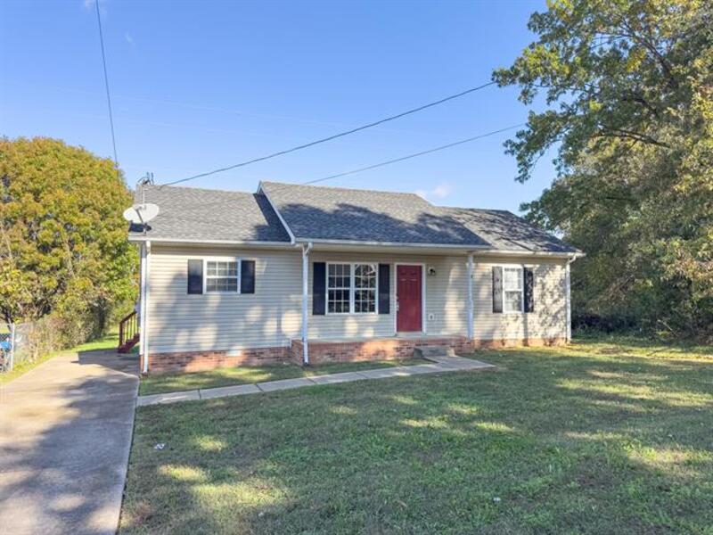 Oak Grove House: 2009 Timberline Circle