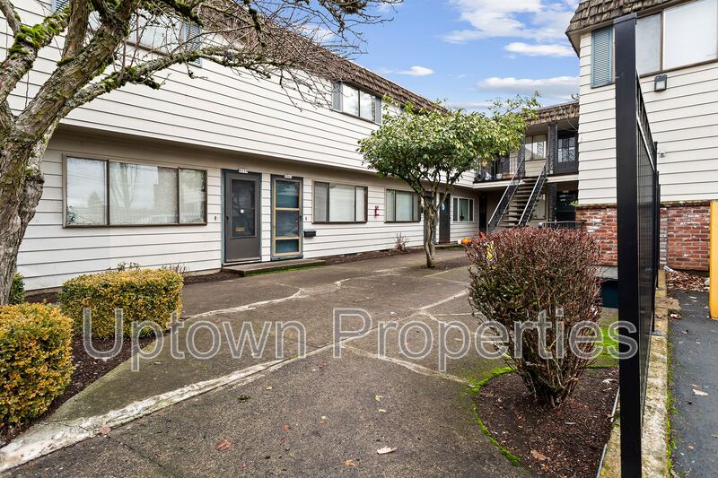 Portland House: 8063 NE Flanders St