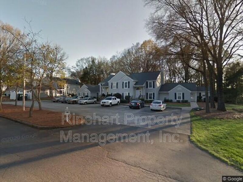 Rock Hill House: 1573 Hunt Club Court