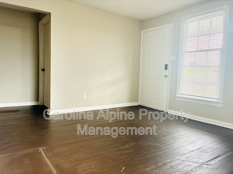 Shelby House: 208 Royster Ave