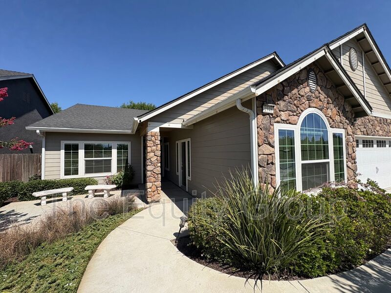 Visalia House: 1948 North Fulgham St