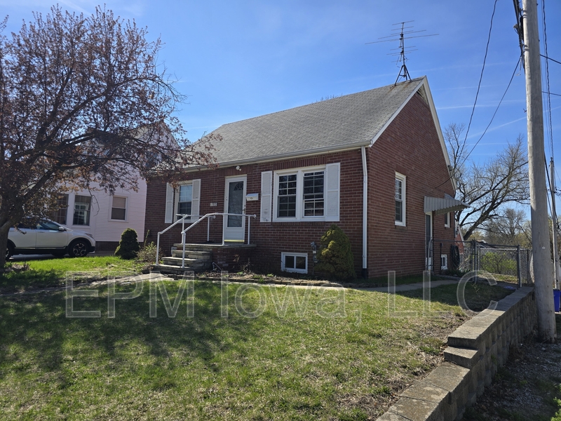 Cedar Rapids House: 511 23rd Street Northeast