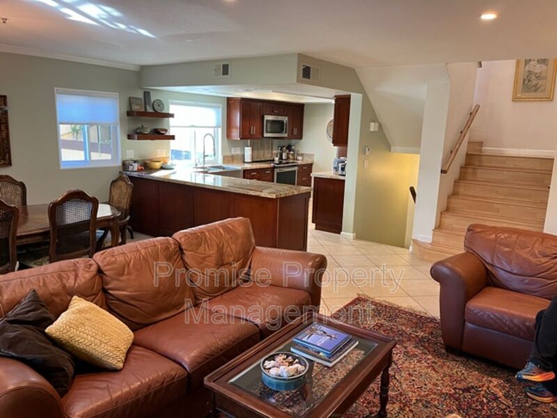 Encinitas Condo: 1680 N Coast Hwy. 101