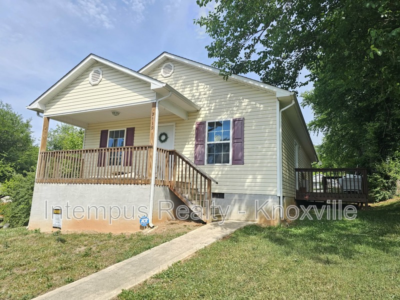 Knoxville House: 2419 E Glenwood Ave