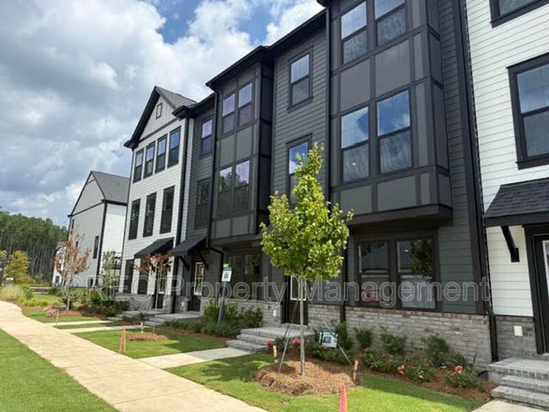 Summerville House: 596 Scholar Way