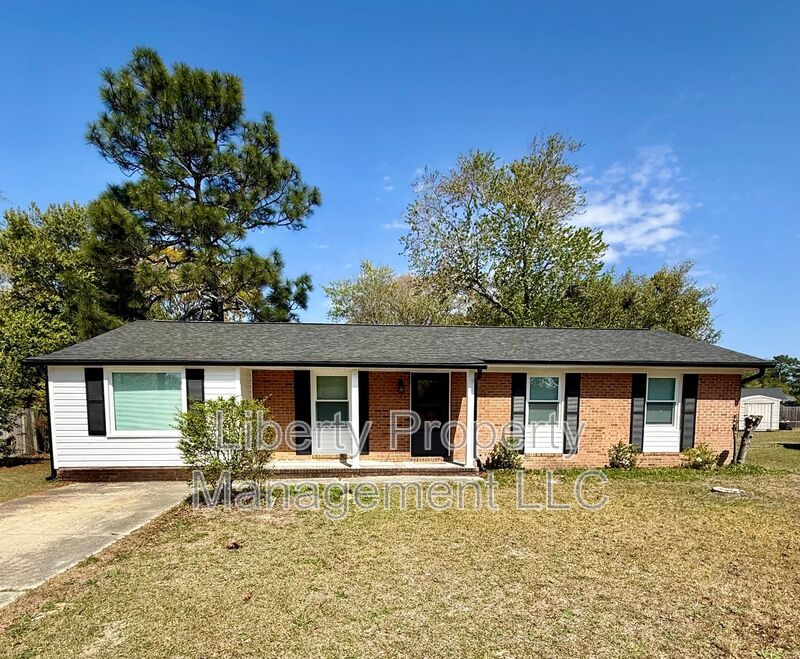 Hope Mills House: 5929 Spinner Rd