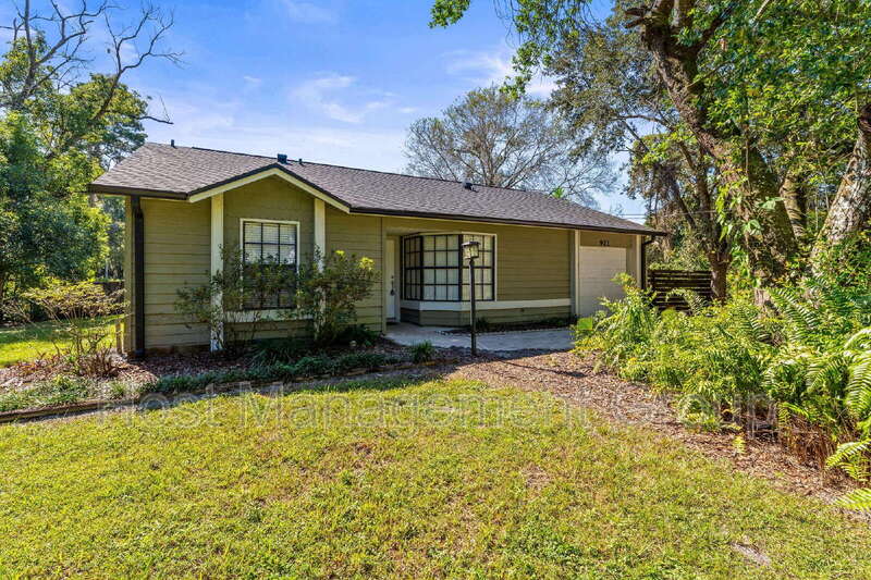 Oviedo House: 921 Pine St.