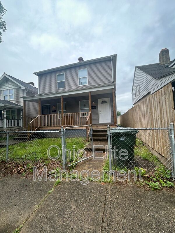 Columbus House: 123 Hayden Ave