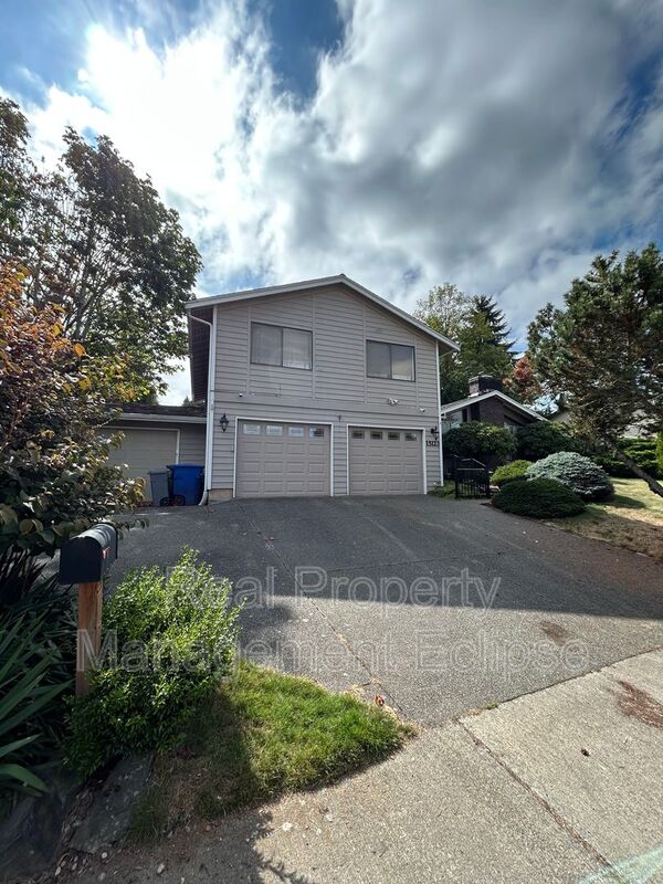 Bellevue House: 15123 SE 48th Dr