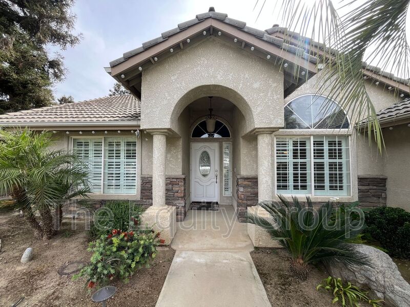 Visalia House: 1326 S Laguna St