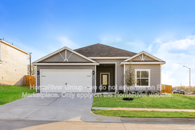 Dallas House: 6569 Crosswood Ln