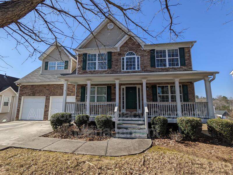 Loganville House: 634 Landing Way