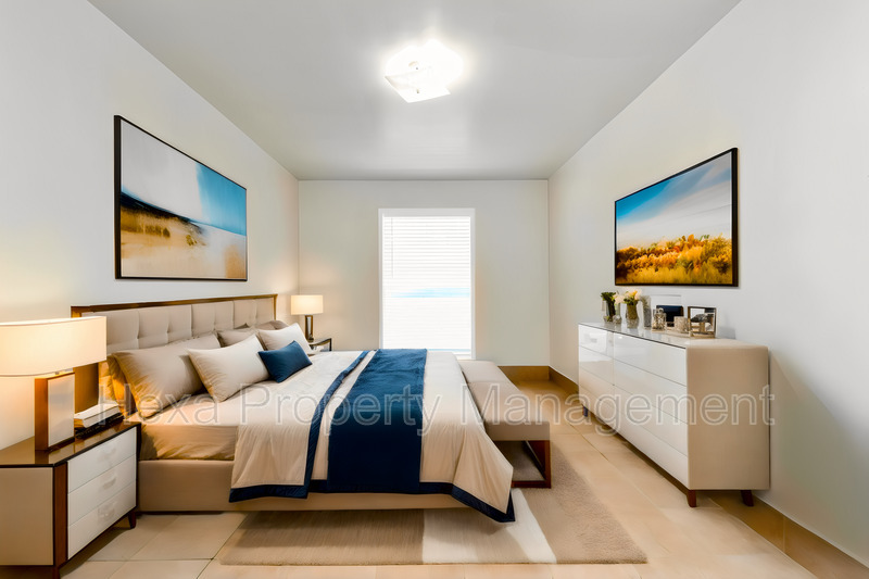 Houston Condo: 4742 Yale St