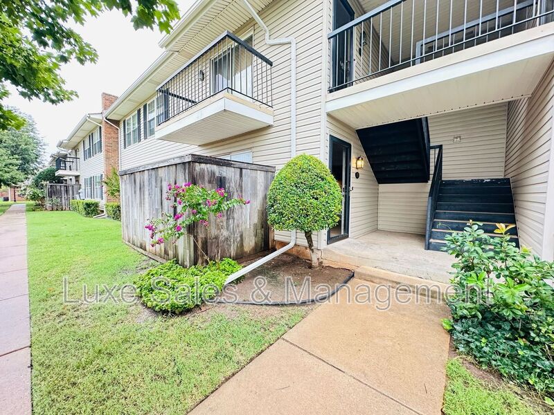 Oklahoma City Condo: 3200 W Britton Road