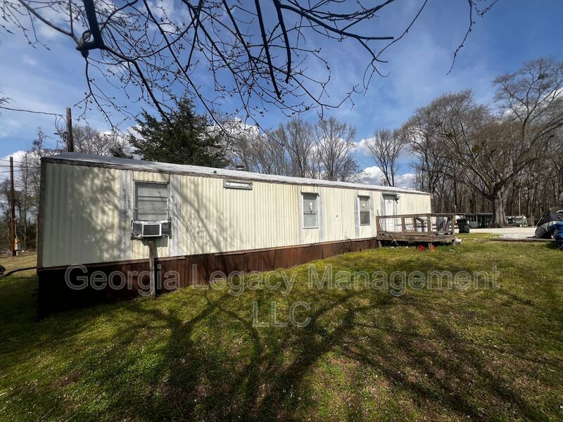 Commerce House: 581 Ila Rd