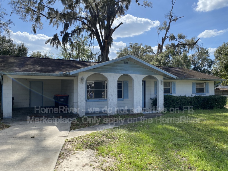 Belleview House: 5242 SE 114th St