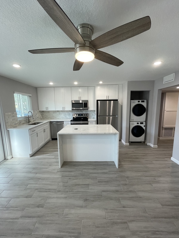 Sarasota Condo: 1600 8th St