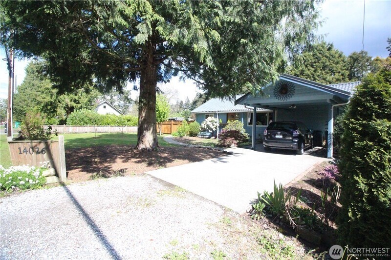 Shoreline House: 14026 Meridian Ave N