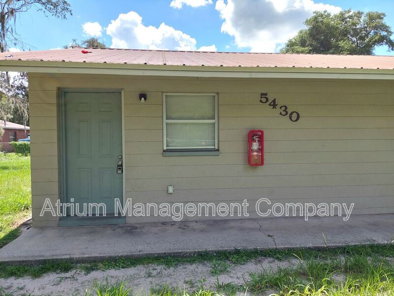 Lakeland House: 5430 Lewellyn Road