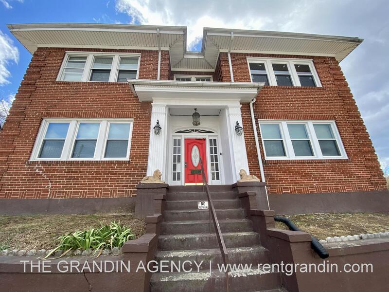 Roanoke House: 202 Elm Avenue SW