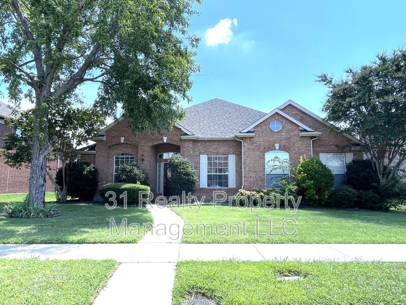 Plano House: 4400 Avebury Dr