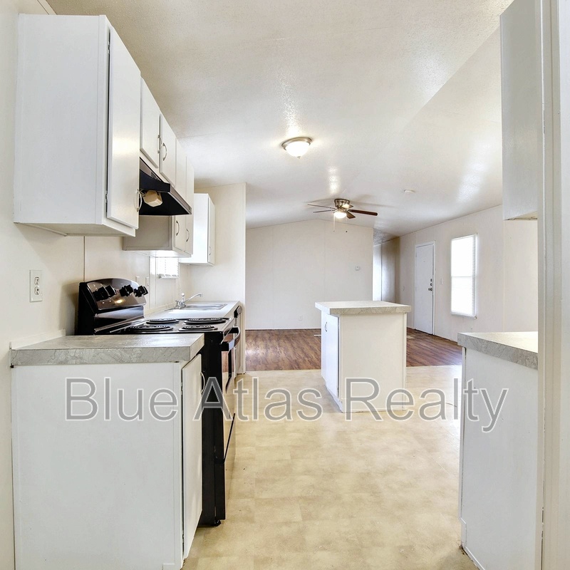 Arlington House: 825 Dawn Light Drive