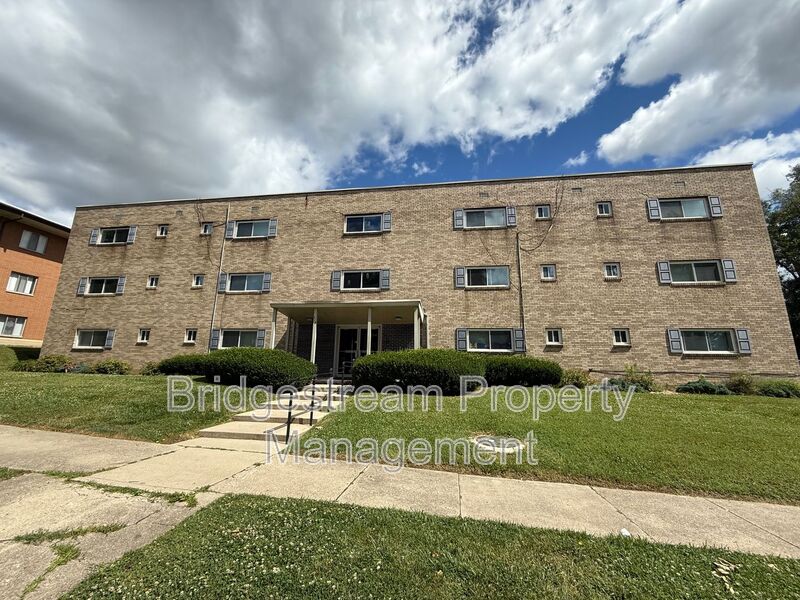 Dayton House: 519 Heather Dr