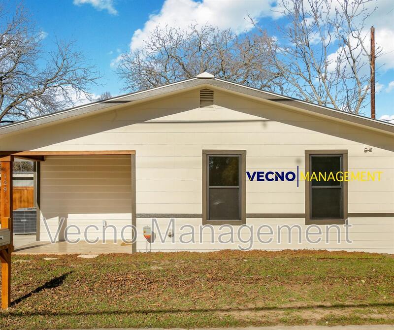 New Braunfels House: 129 E Torrey St