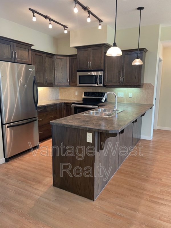 Kelowna Condo: 305-3739 Casorso Road