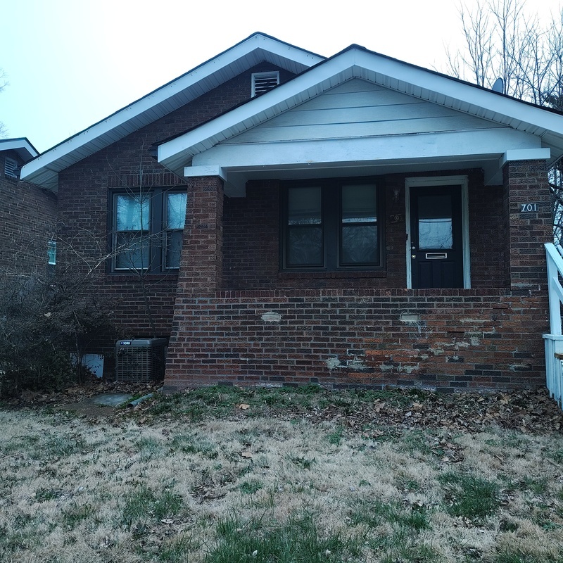 Saint Louis House: 701 Pemberton Pl