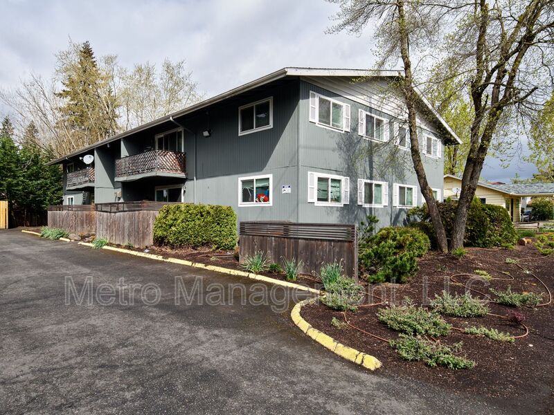 Portland Condo: 3815 SE 122nd Ave