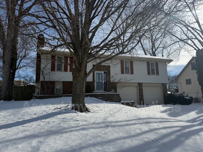 Kansas City House: 8013 N Congress Ave