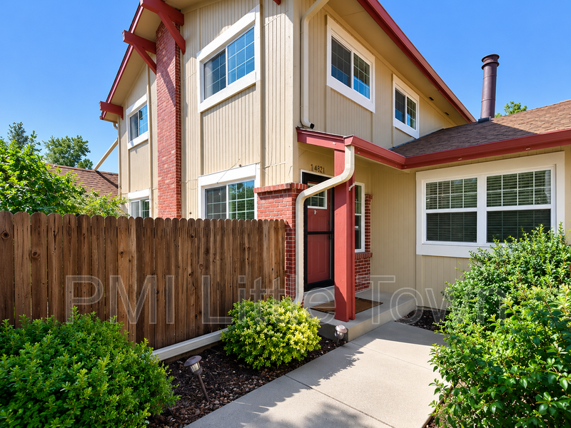 Littleton House: 7482 West Roxbury Place