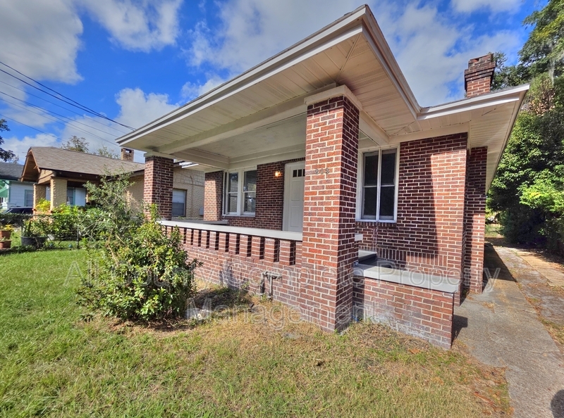 Jacksonville House: 213 W 24th St