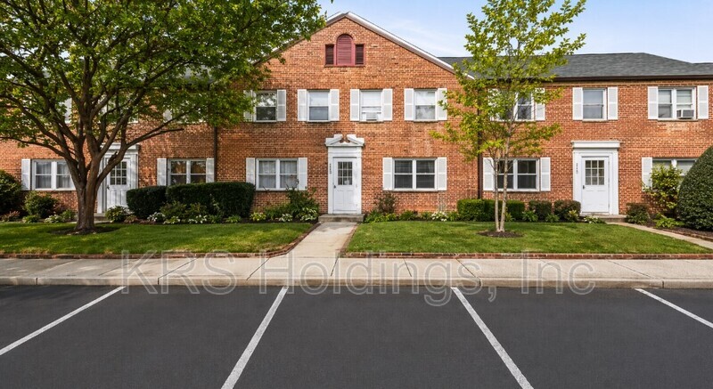 Arlington Condo: 2809 16th Rd S