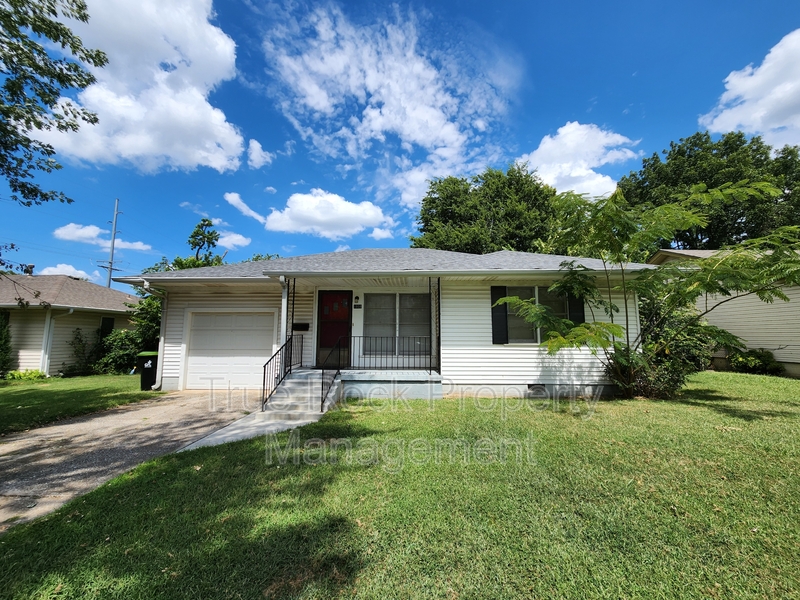 Ada House: 1808 East 6th