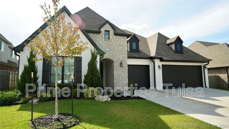 Jenks House: 12912 S 6th St