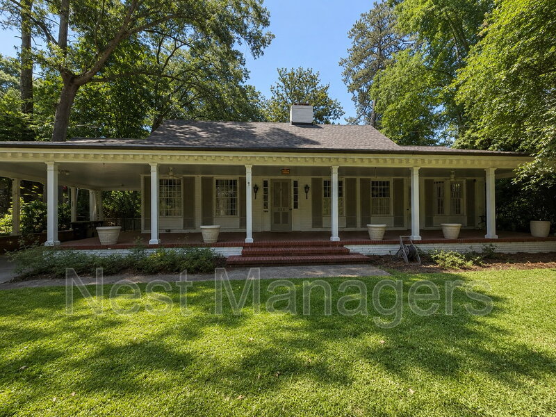 Fayetteville House: 310 Hinsdale Avenue