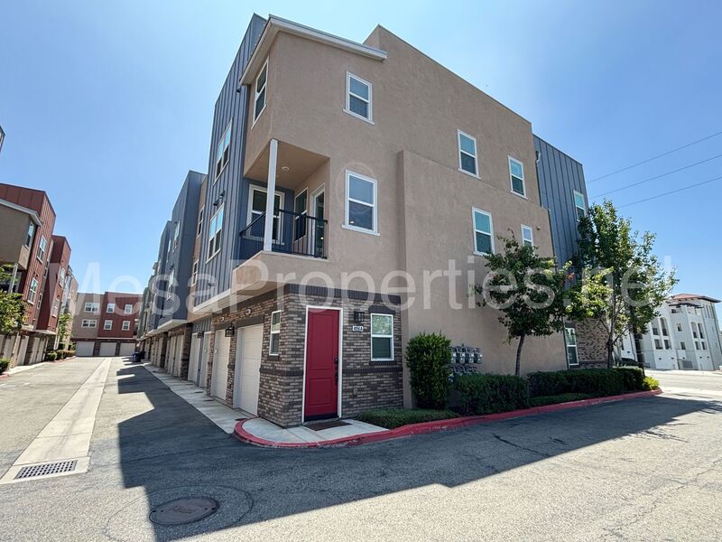 Montclair Townhome: 4956 Arrow Hwy