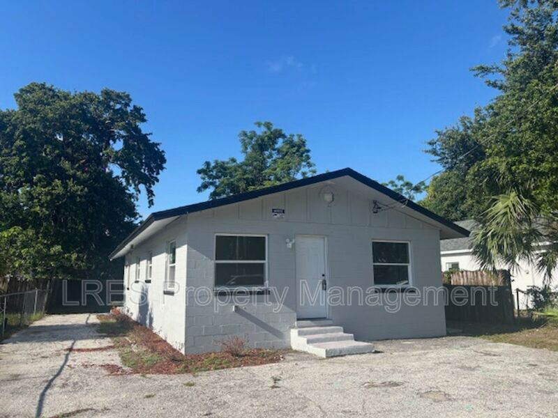 Orlando House: 2204 W Pine Street