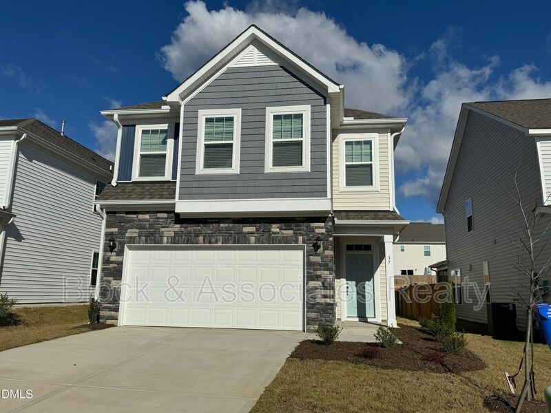 Angier House: 37 Bluebell St