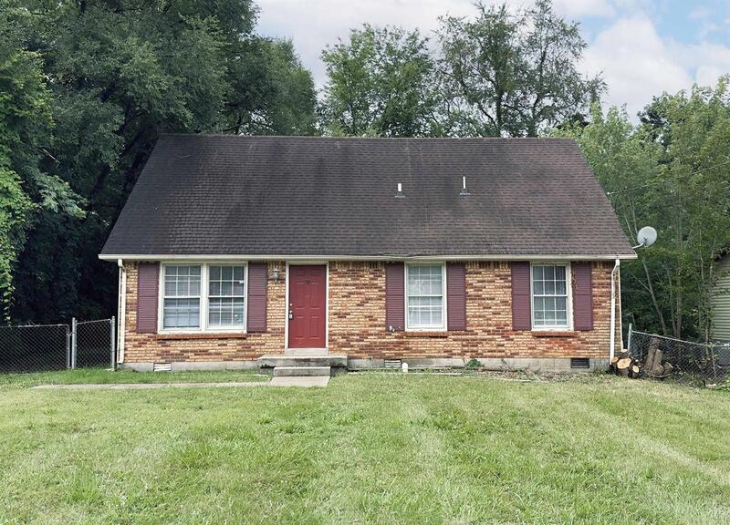 Clarksville House: 385 Louise Ln.