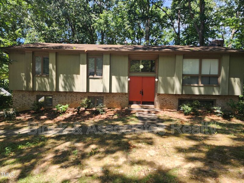 Raleigh House: 3304 Boulder Court