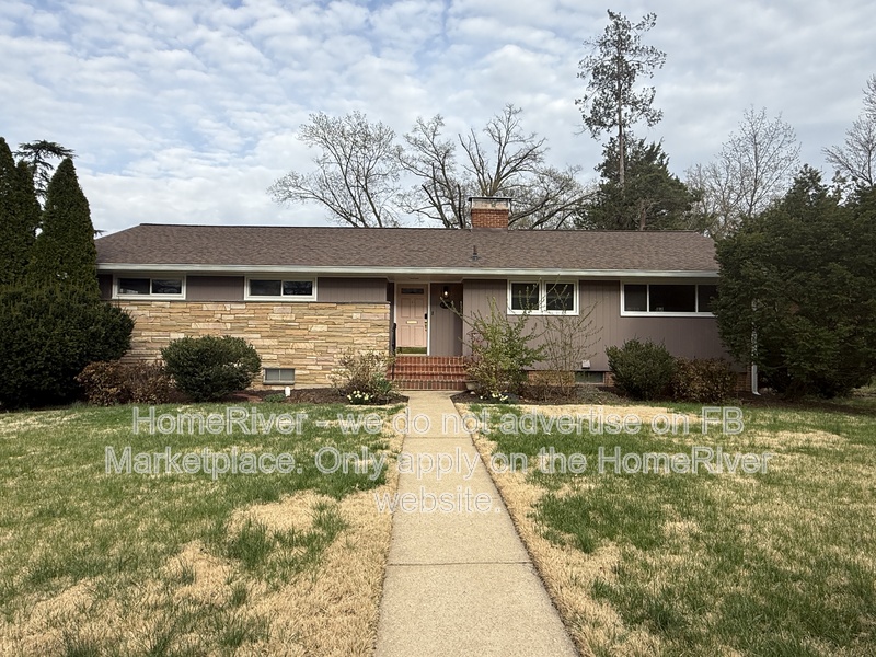 Alexandria House: 6909 Andover Dr