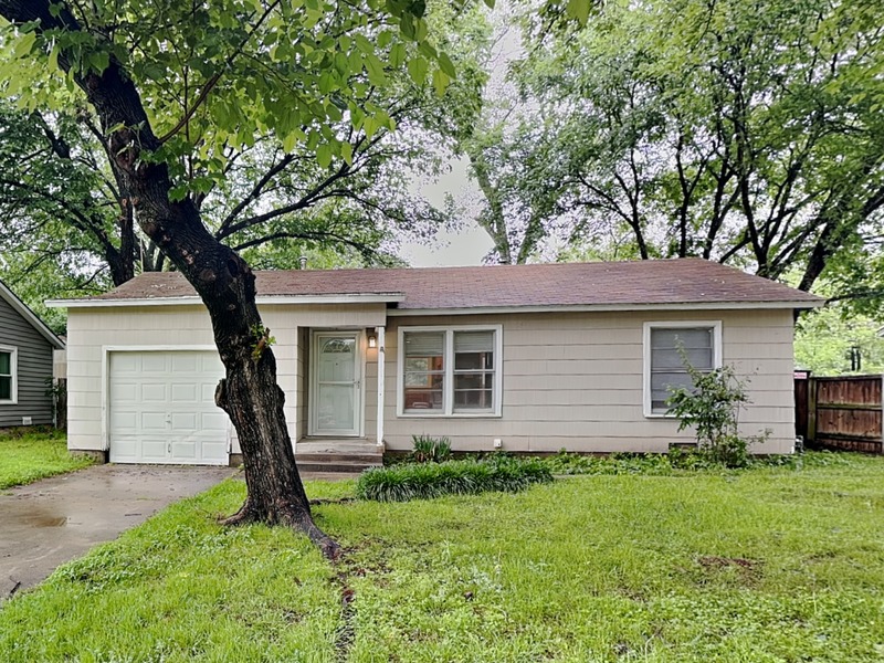 Hurst House: 412 Harrison Ln