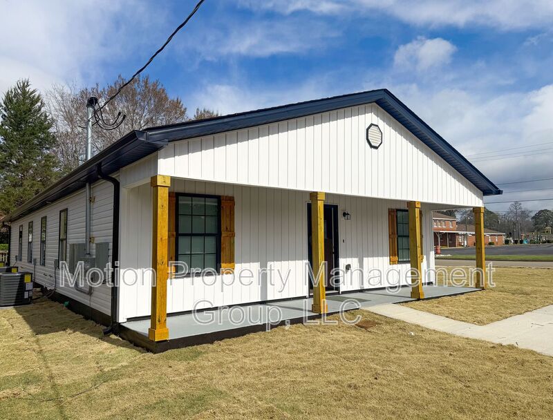 Fort Valley House: 200 Elm Street -A1