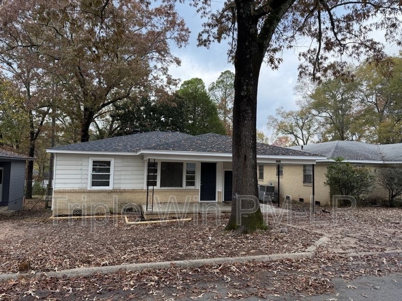 Little Rock House: 2204 S Monroe