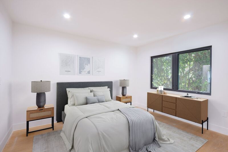 Santa Monica Condo: 2103 3rd St