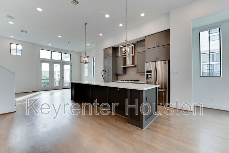Houston House: 2928 Lamar St.